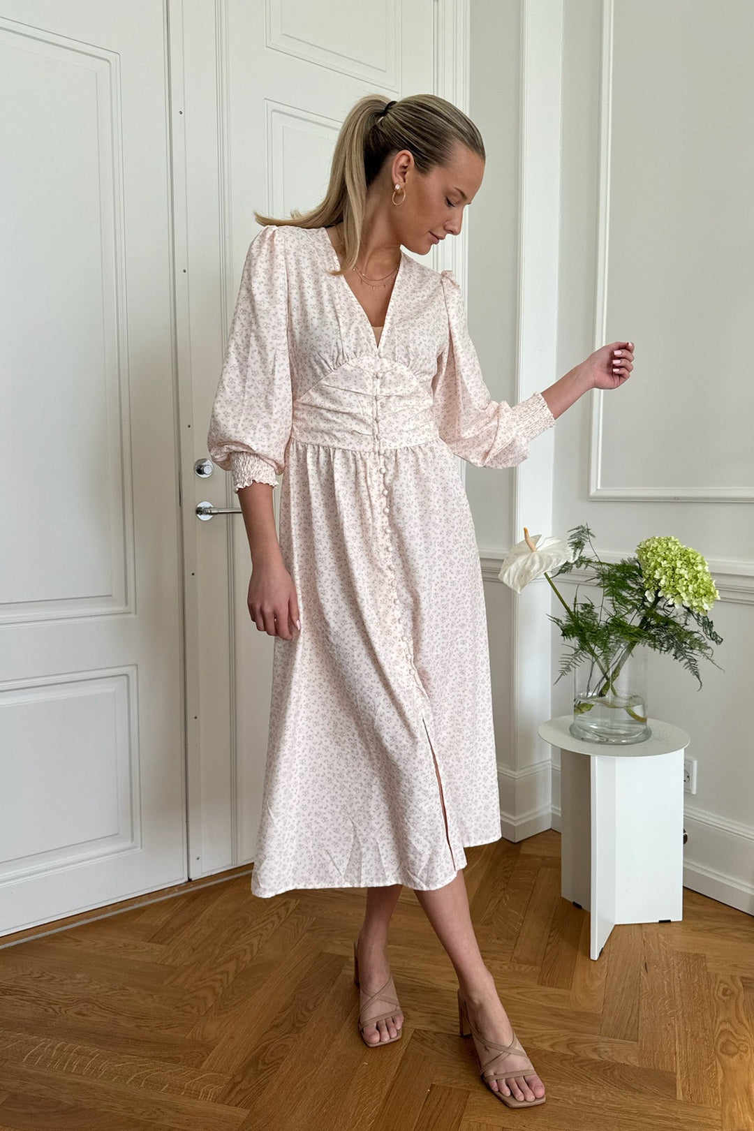 Adelic Long Dress Peach Flower Stem Print | Kjoler | Smuk - Dameklær på nett