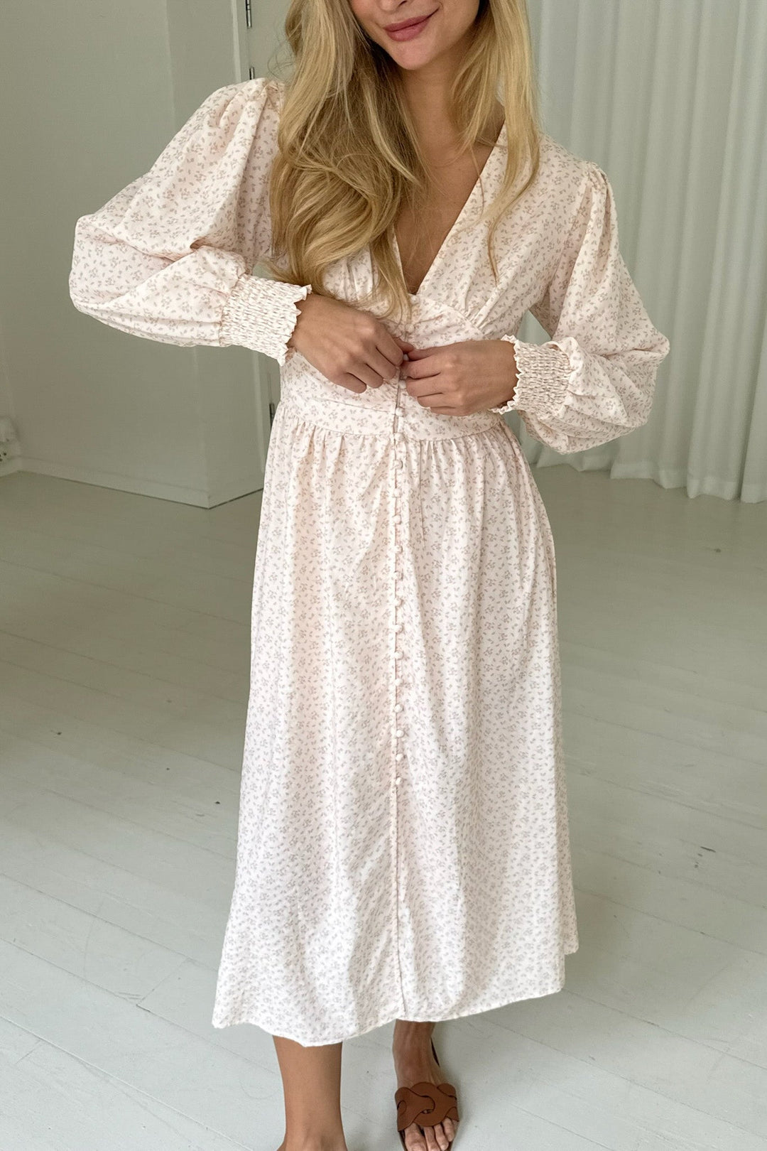 Adelic Long Dress Peach Flower Stem Print | Kjoler | Smuk - Dameklær på nett