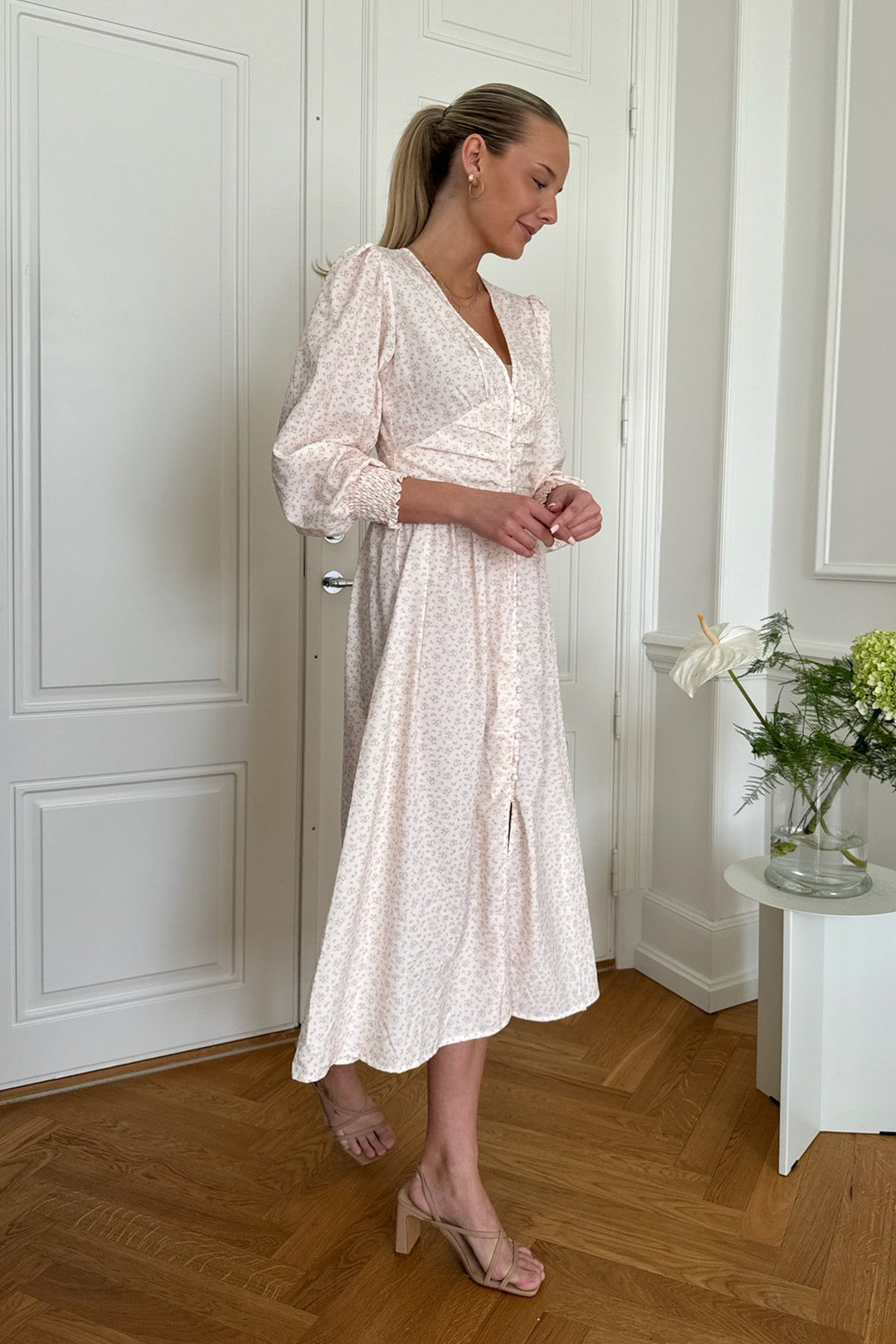 Adelic Long Dress Peach Flower Stem Print | Kjoler | Smuk - Dameklær på nett