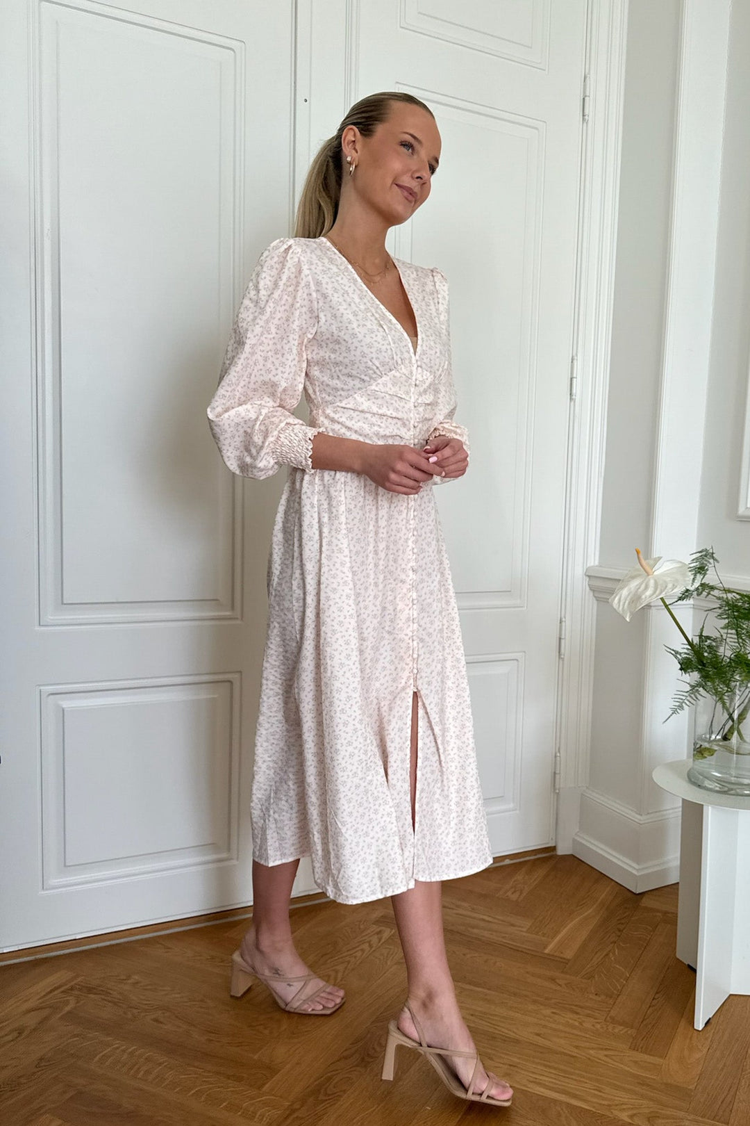 Adelic Long Dress Peach Flower Stem Print | Kjoler | Smuk - Dameklær på nett