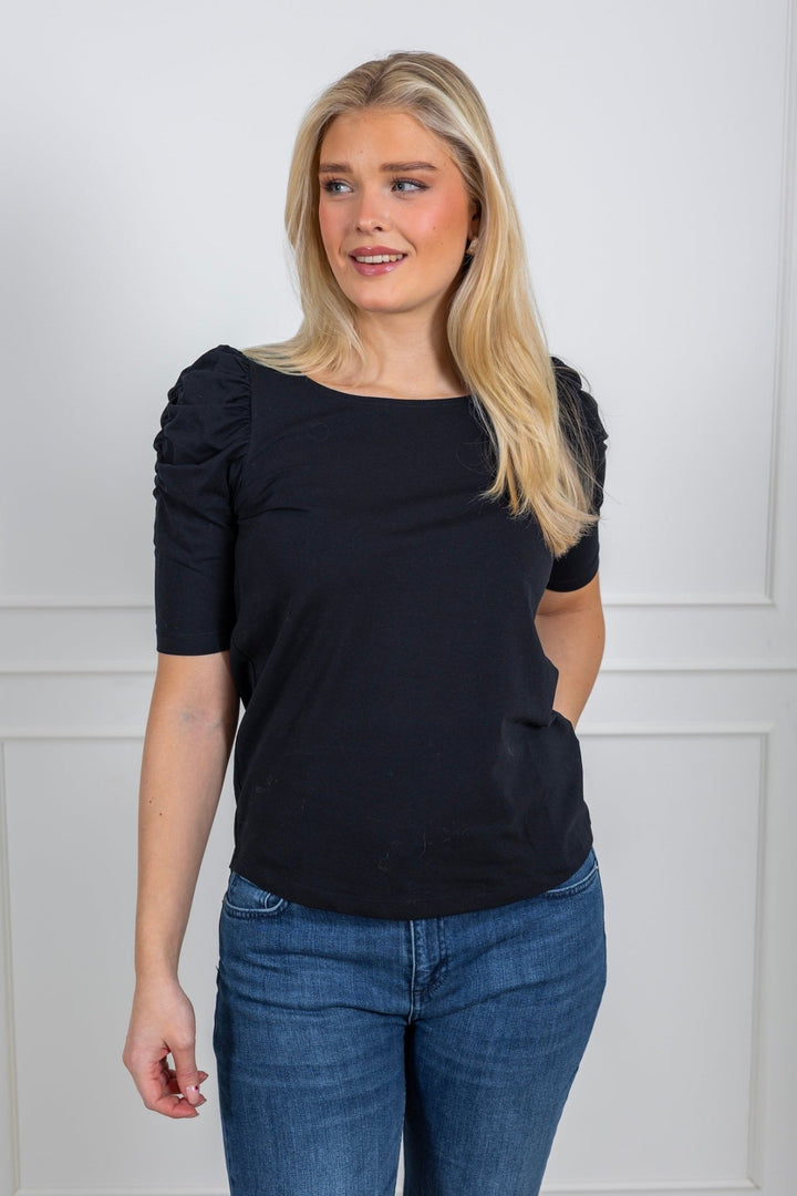 Adrienne T-Shirt Black | Topper | Smuk - Dameklær på nett