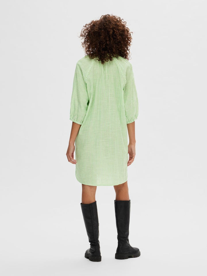 Alberta 3/4 Stripe Short Dress Snow White Classic Green Stripes | Kjoler | Smuk - Dameklær på nett