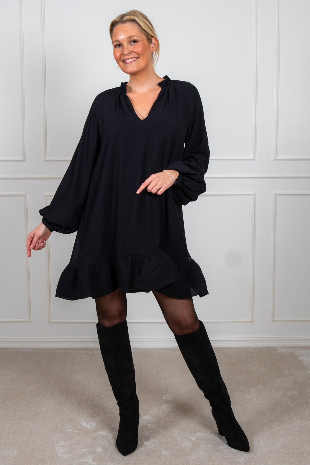 Alva Frill Detailed Mini Dress Black | Kjoler | Smuk - Dameklær på nett