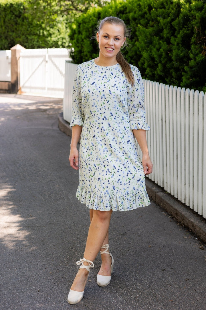 Annabella Dress Blue Branch Print | Kjoler | Smuk - Dameklær på nett