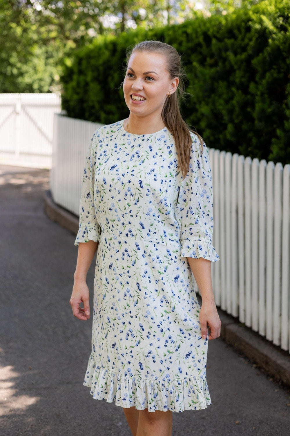 Annabella Dress Blue Branch Print | Kjoler | Smuk - Dameklær på nett