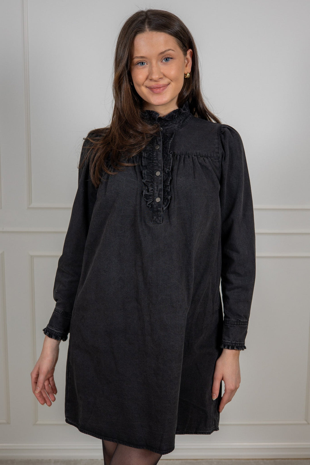 Ava Denim Dress Black | Kjoler | Smuk - Dameklær på nett