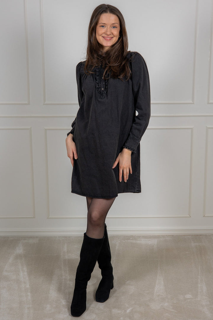 Ava Denim Dress Black | Kjoler | Smuk - Dameklær på nett