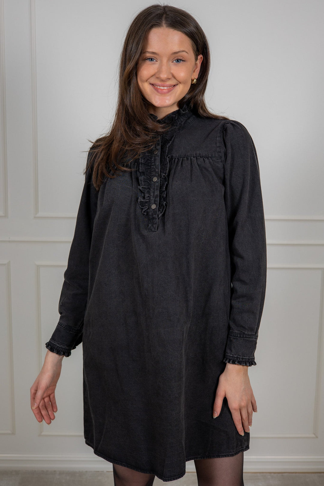 Ava Denim Dress Black | Kjoler | Smuk - Dameklær på nett