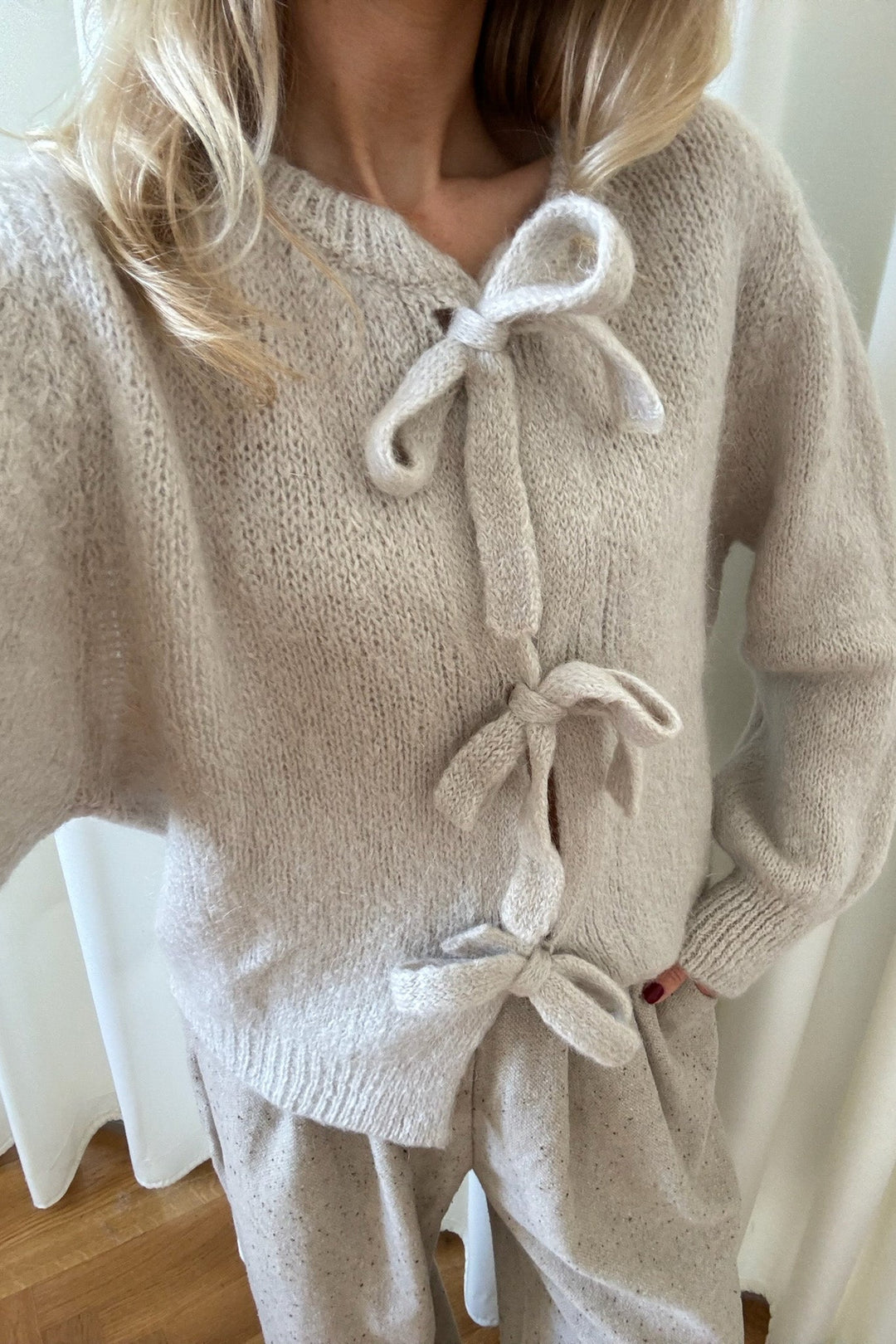 Baileyic Bow Cardigan Beige | Genser | Smuk - Dameklær på nett