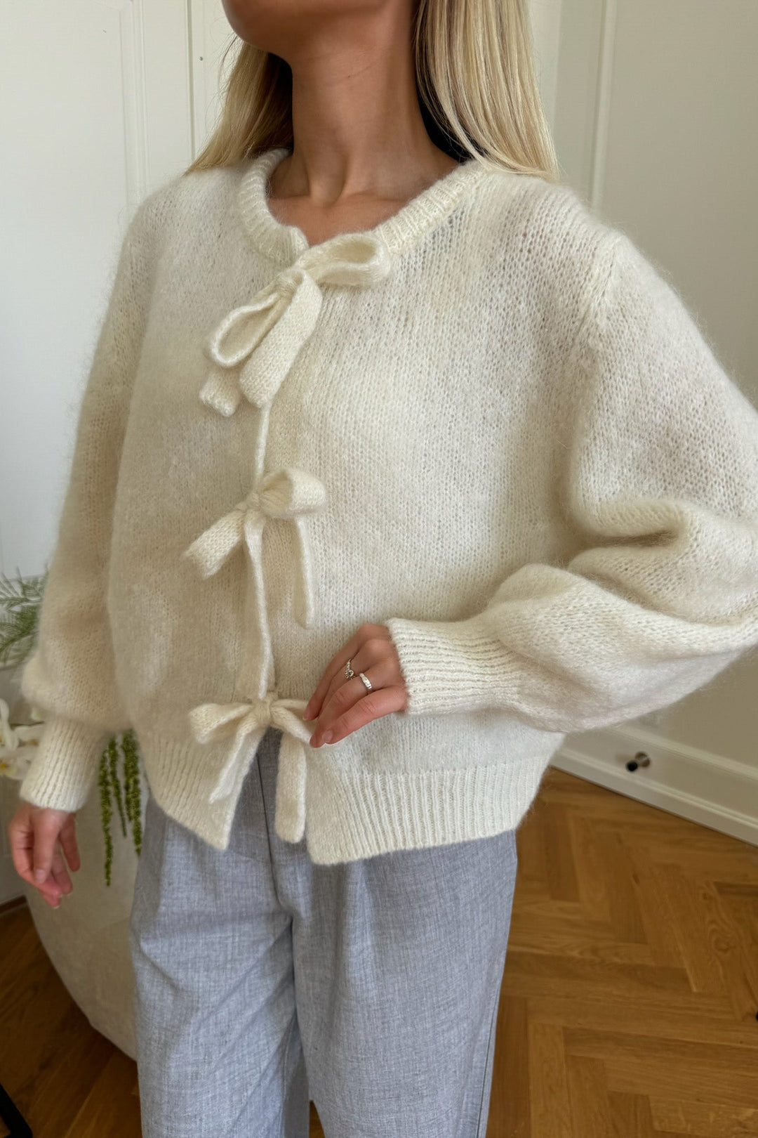 Baileyic Bow Cardigan White | Genser | Smuk - Dameklær på nett