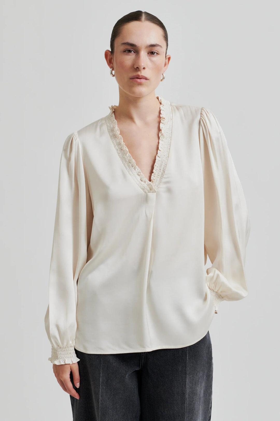 Bardi V - Neck Blouse Brazilian Sand | Skjorter og bluser | Smuk - Dameklær på nett