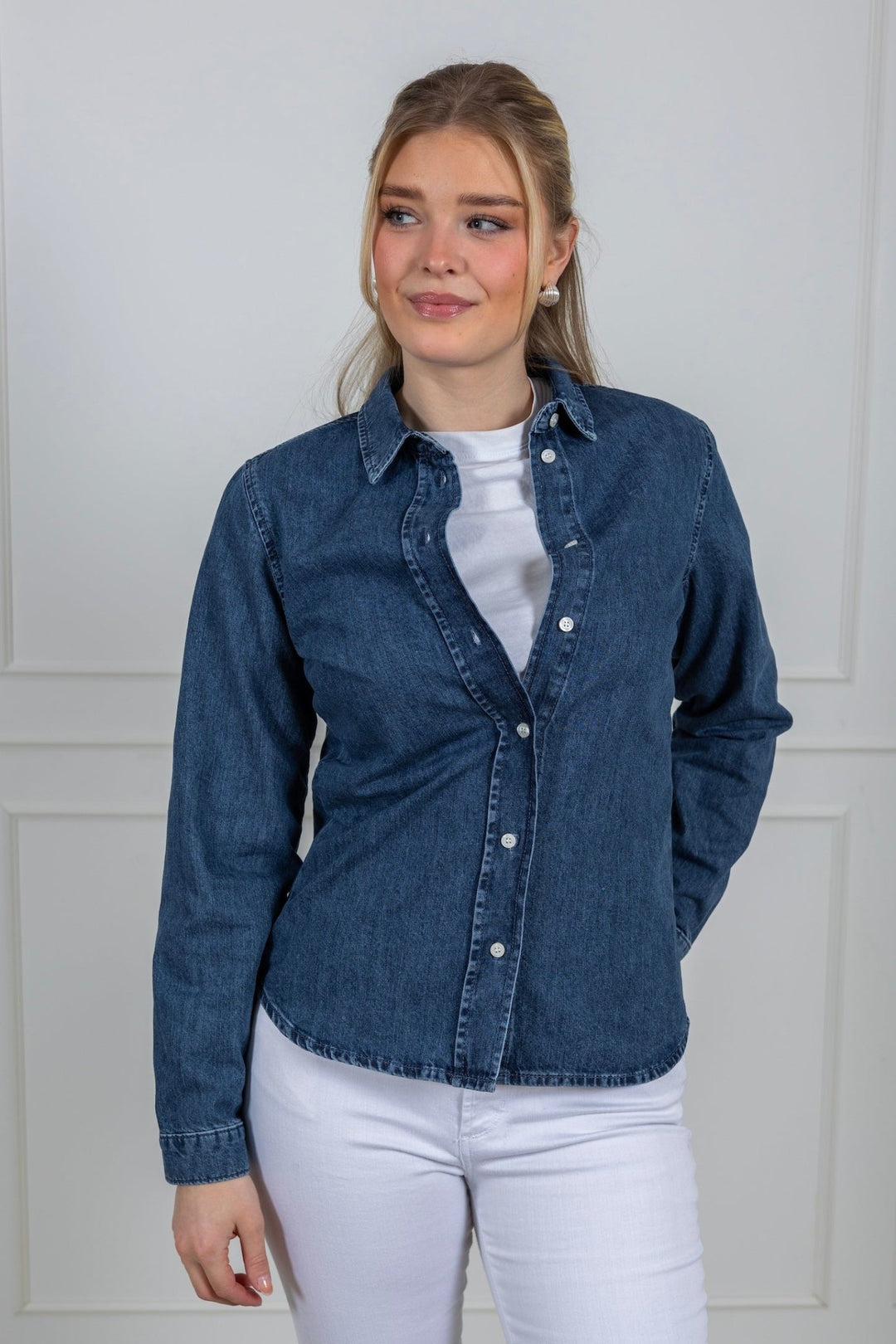 Bea Noa Ls Fitted Denim Shirt Medium Blue Denim | Skjorter og bluser | Smuk - Dameklær på nett