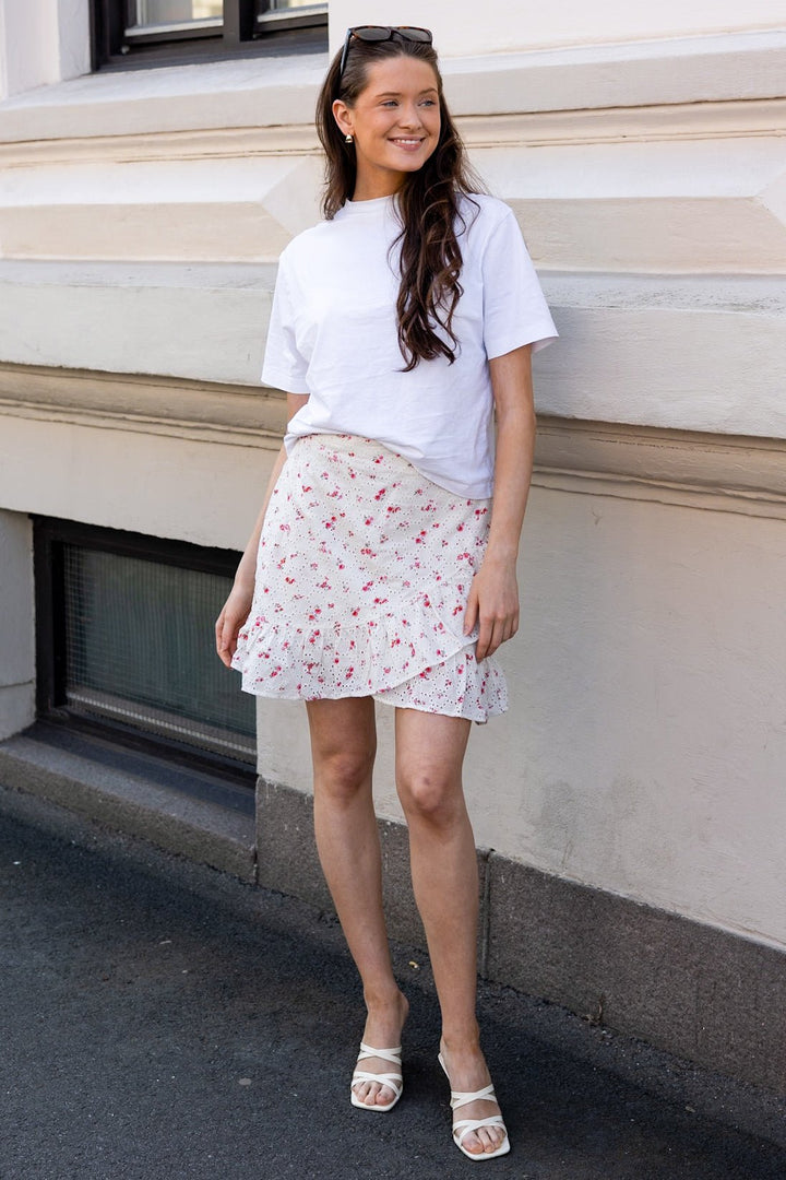 Bekka Embroidery Rose Skirt Pink | Skjørt | Smuk - Dameklær på nett