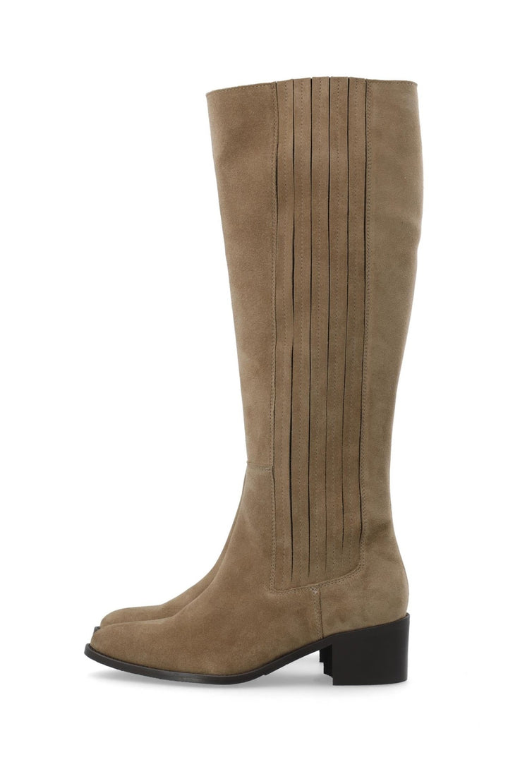 Biacarol Chelsea Knee High Boot Oily Suede Sand | Sko | Smuk - Dameklær på nett