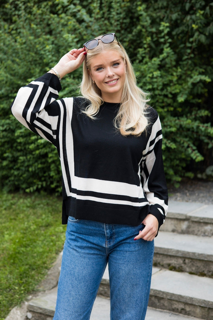 Brooklyn Pullover Black | Genser | Smuk - Dameklær på nett