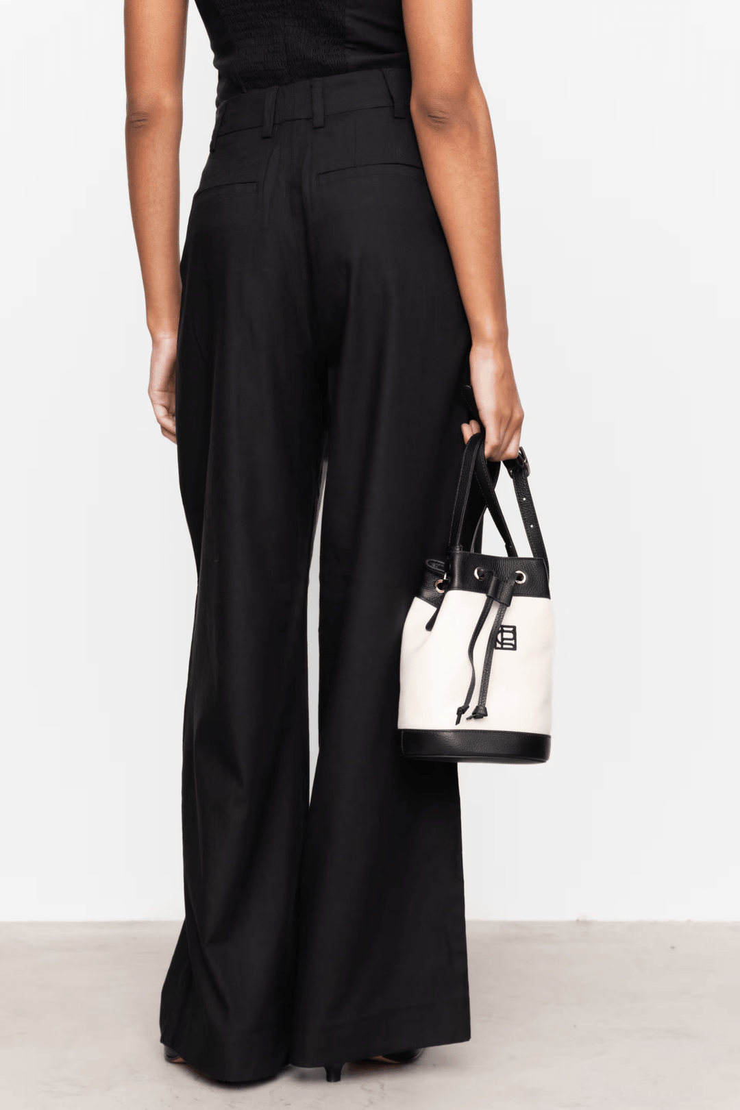 Canvas Bucket Bag Black | Accessories | Smuk - Dameklær på nett