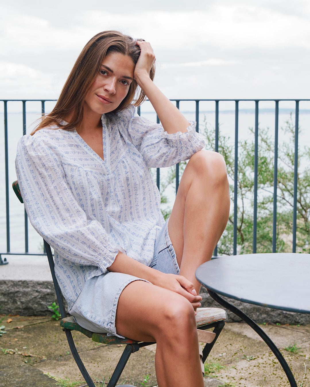 Carlie Flower Stripe Blouse Blue | Skjorter og bluser | Smuk - Dameklær på nett