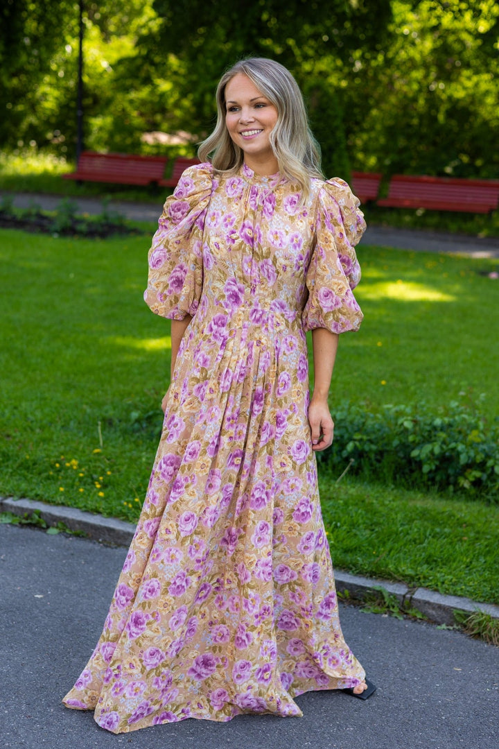 Crepe Tieback Gown Brushed Flowers | Kjoler | Smuk - Dameklær på nett