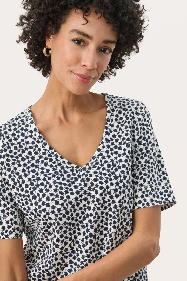 Curliapw T-Shirt Navy Mini Grid Flower | Topper | Smuk - Dameklær på nett