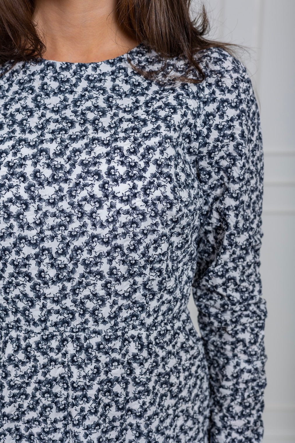 Dora Dress Navy Rosehip Print | Kjoler | Smuk - Dameklær på nett