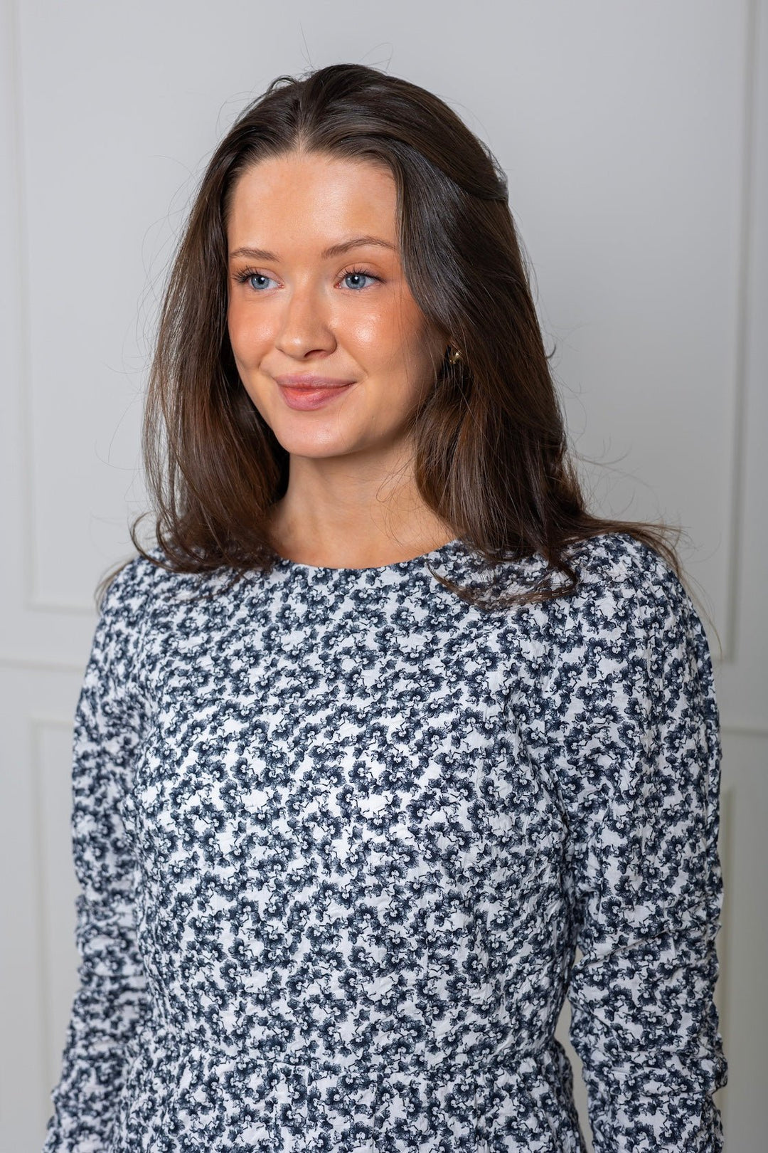 Dora Dress Navy Rosehip Print | Kjoler | Smuk - Dameklær på nett