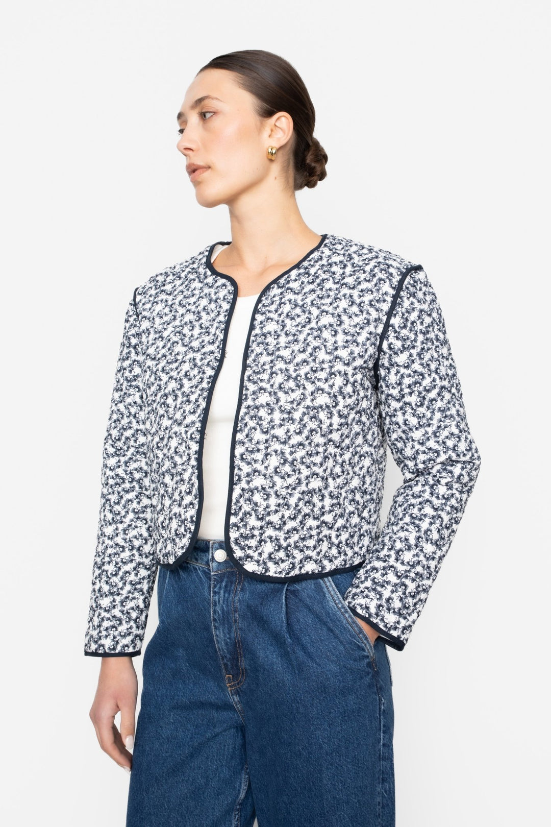 Elvera Jacket Navy Rosehip Print | Yttertøy | Smuk - Dameklær på nett