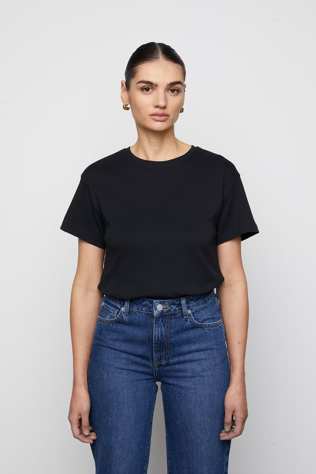 Ember Tee Black | Topper | Smuk - Dameklær på nett