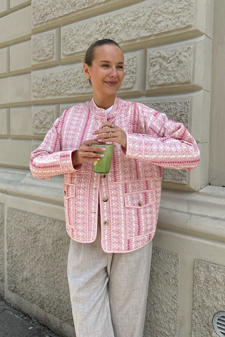 Emmyic Quilted Jacket Pink Flower Print | Yttertøy | Smuk - Dameklær på nett