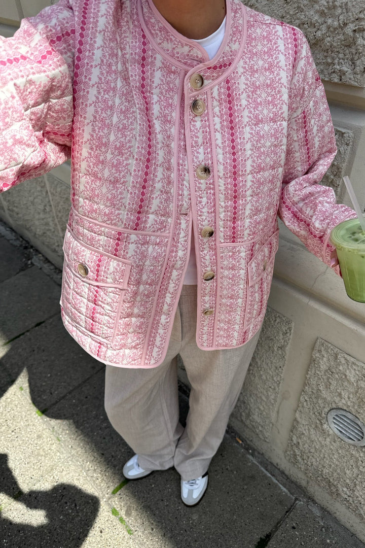 Emmyic Quilted Jacket Pink Flower Print | Yttertøy | Smuk - Dameklær på nett