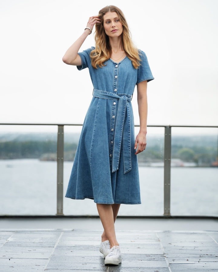 Firenze Dress Lht Blue Denim | Kjoler | Smuk - Dameklær på nett