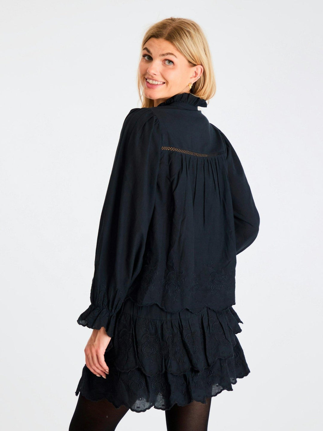 Heline Emb Blouse Navy | Skjorter og bluser | Smuk - Dameklær på nett