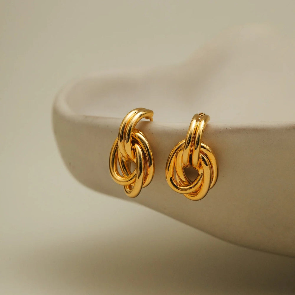 Interlocking Oval Drop Earrings Pale Gold | Accessories | Smuk - Dameklær på nett