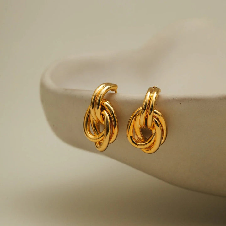 Interlocking Oval Drop Earrings Pale Gold | Accessories | Smuk - Dameklær på nett