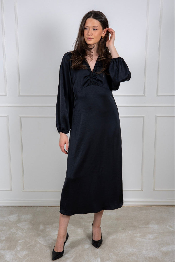 Isobel Heavy Sateen Dress Black | Kjoler | Smuk - Dameklær på nett