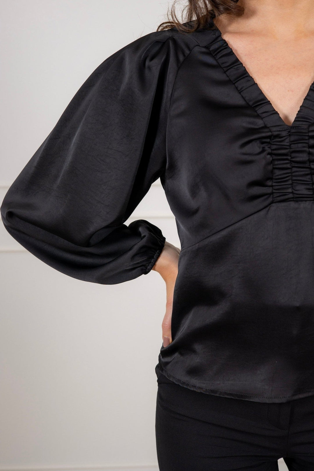 Istana Heavy Sateen Blouse Black | Skjorter og bluser | Smuk - Dameklær på nett