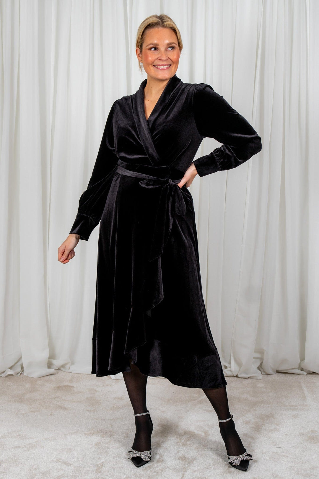 Iza Midi Dress Black Velvet | Kjoler | Smuk - Dameklær på nett