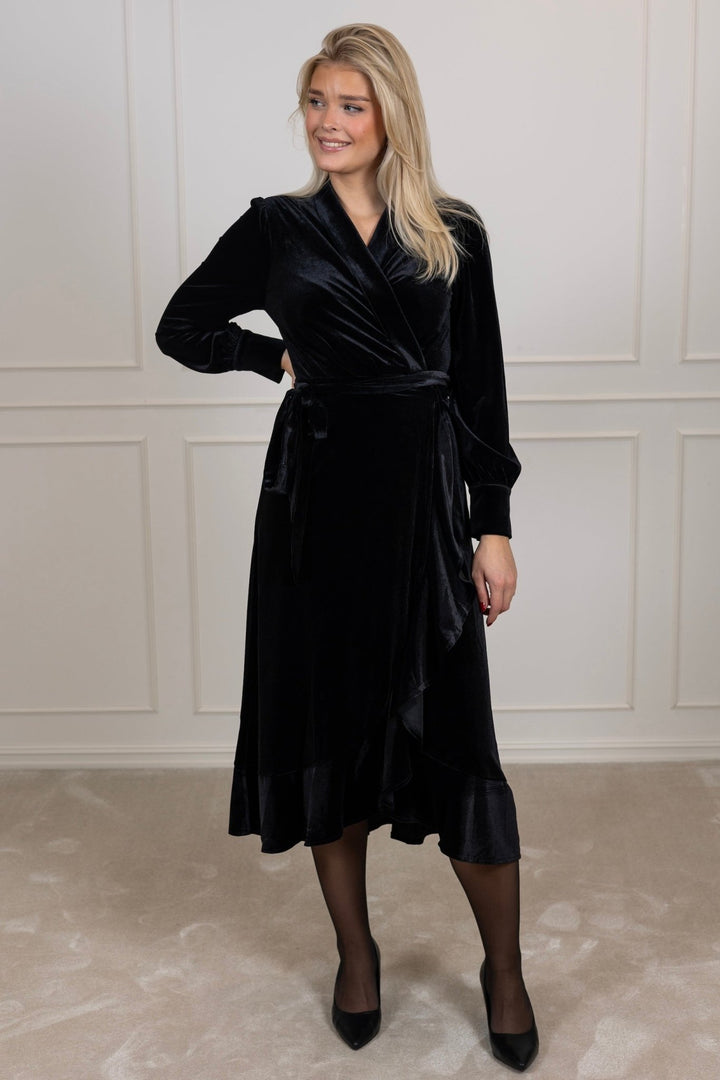 Iza Midi Dress Black Velvet | Kjoler | Smuk - Dameklær på nett