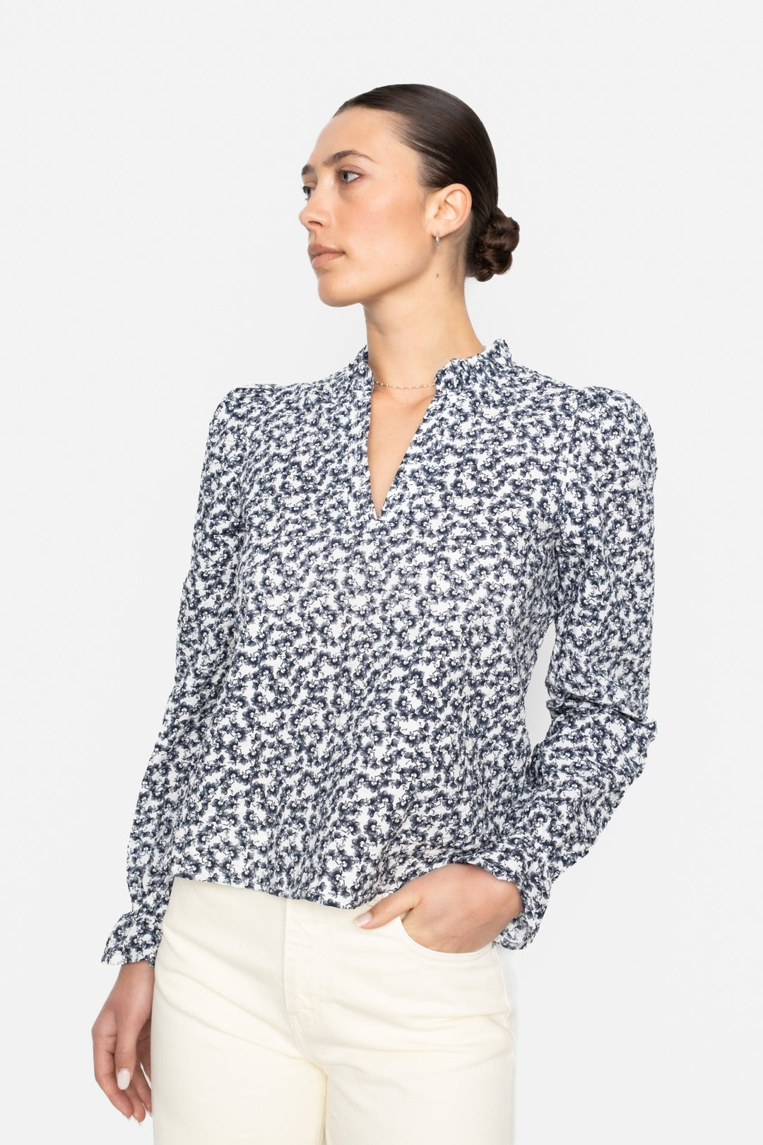 Jenny Blouse Navy Rosehip Print | Skjorter og bluser | Smuk - Dameklær på nett