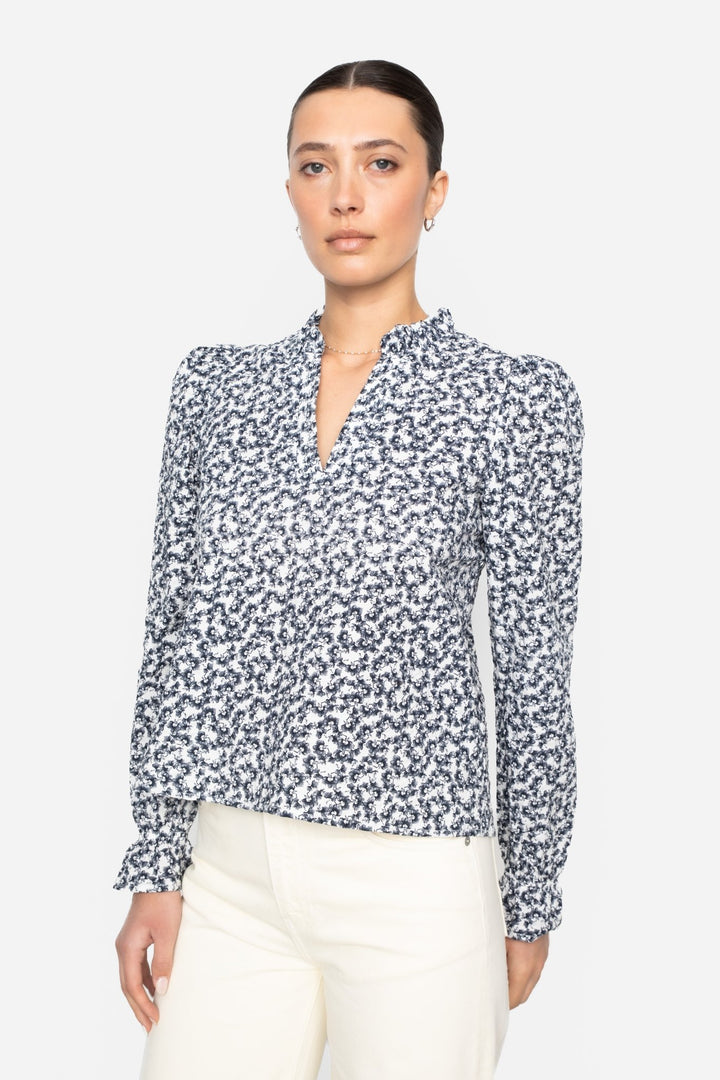 Jenny Blouse Navy Rosehip Print | Skjorter og bluser | Smuk - Dameklær på nett