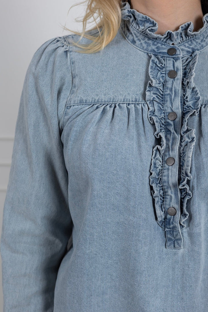 Justine Denim Shirt Light Blue | Skjorter og bluser | Smuk - Dameklær på nett