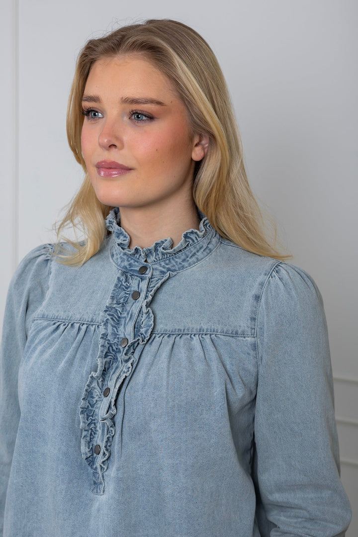 Justine Denim Shirt Light Blue | Skjorter og bluser | Smuk - Dameklær på nett