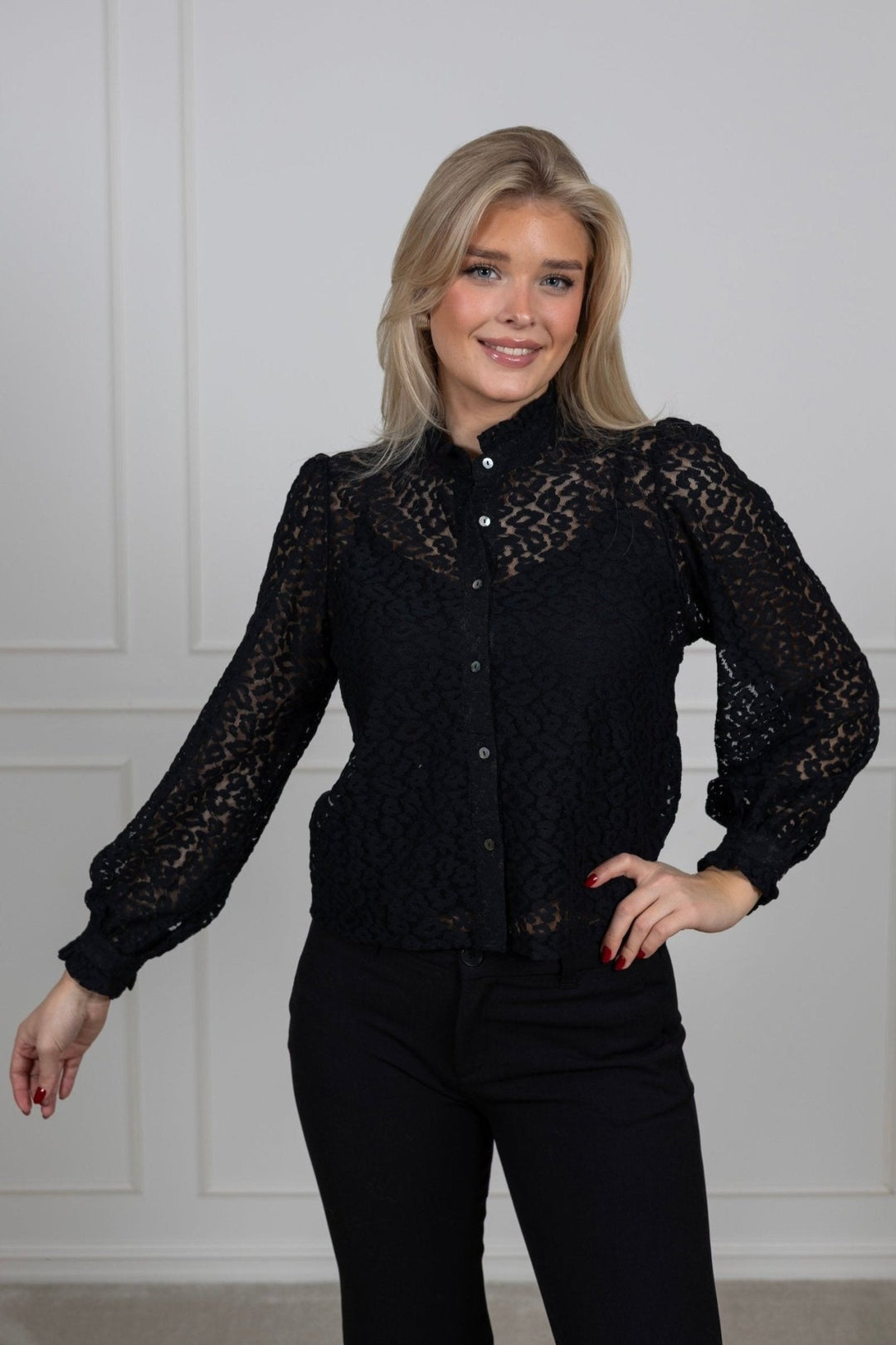 Lanna Blouse Noir | Skjorter og bluser | Smuk - Dameklær på nett