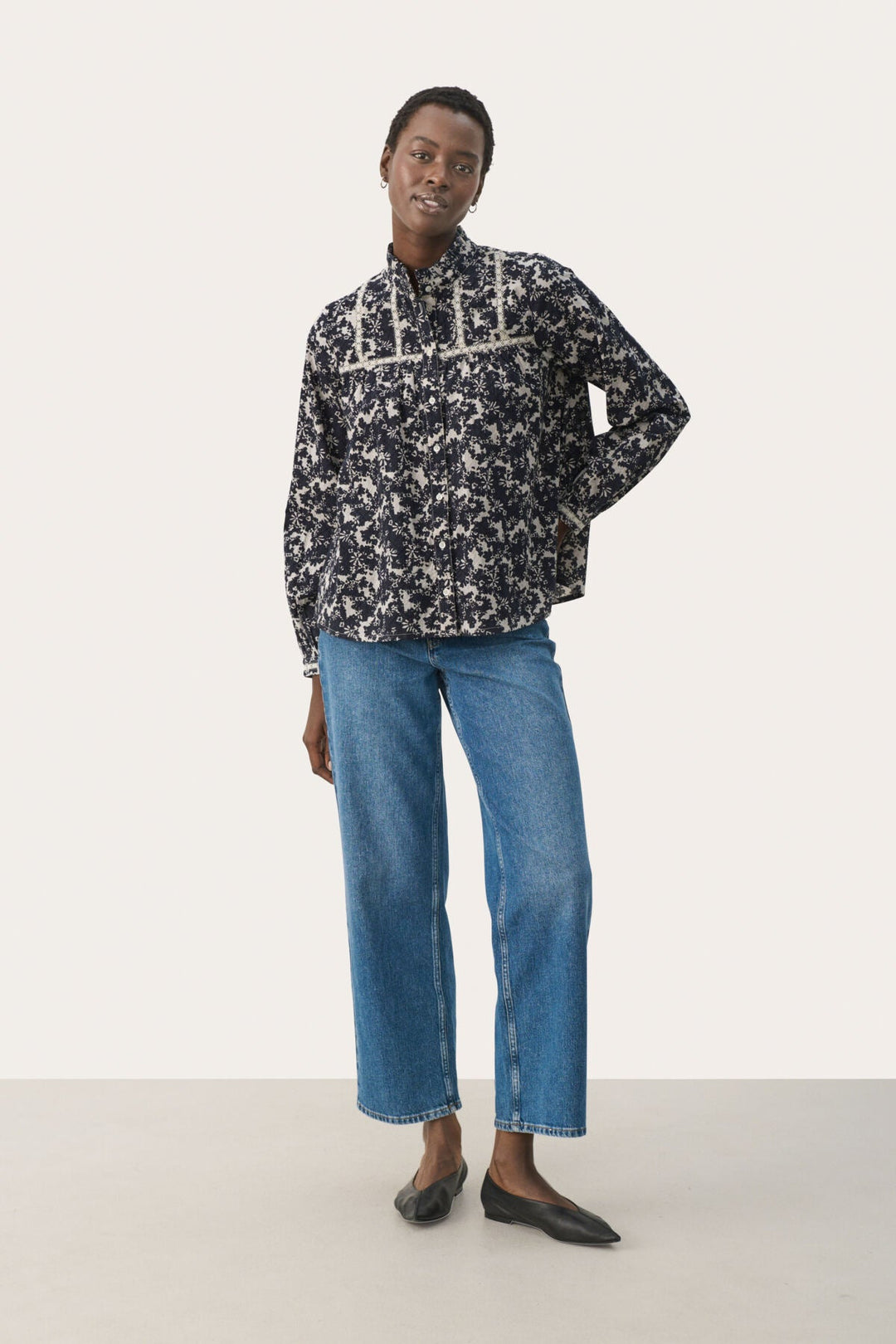 Leolupw Shirt Dark Navy Contrast Flower | Skjorter og bluser | Smuk - Dameklær på nett