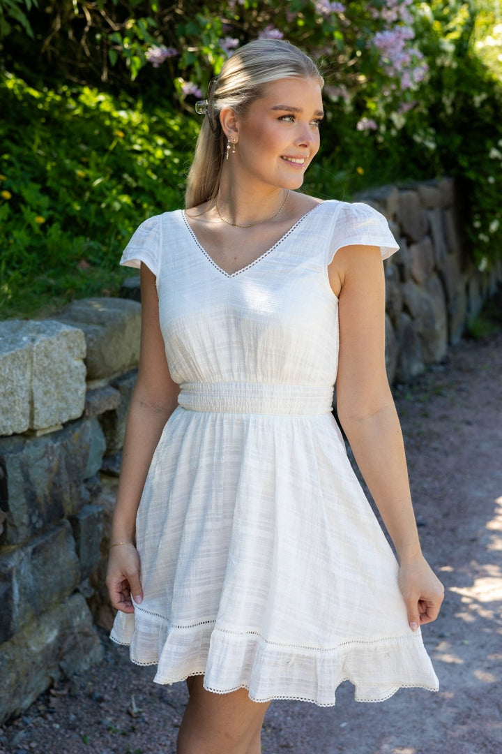 Melia Dress White | Kjoler | Smuk - Dameklær på nett