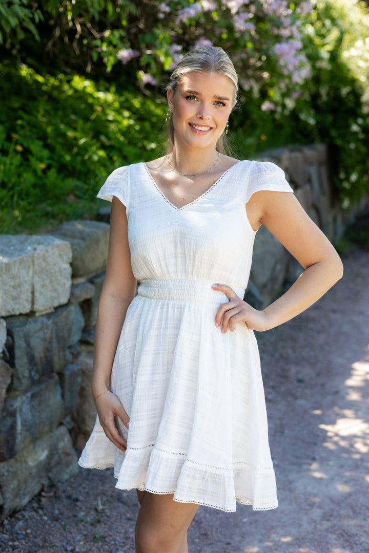 Melia Dress White | Kjoler | Smuk - Dameklær på nett