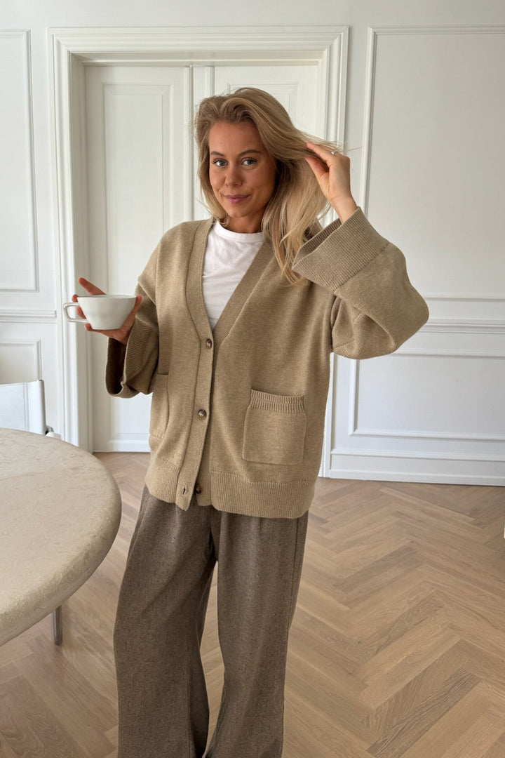 Mollyic Cardigan Beige | Topper | Smuk - Dameklær på nett