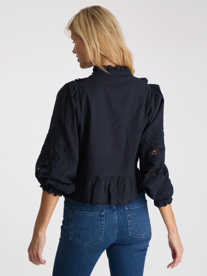 Petrine Embroidery Blouse Navy | Skjorter og bluser | Smuk - Dameklær på nett