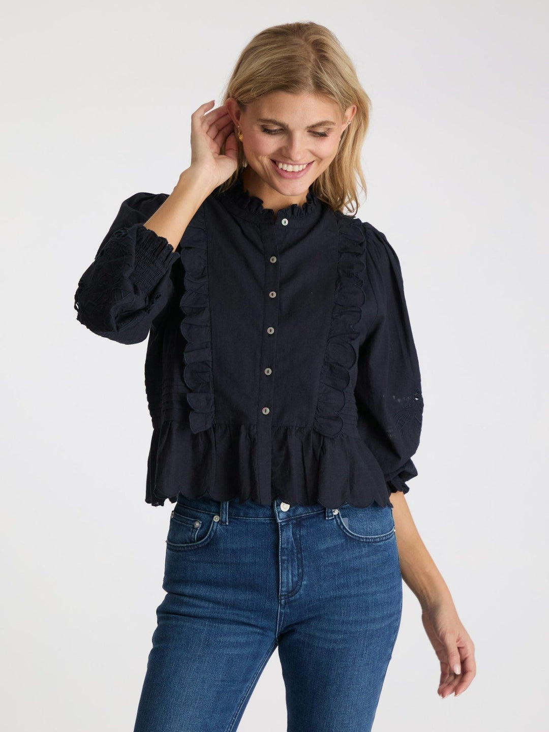 Petrine Embroidery Blouse Navy | Skjorter og bluser | Smuk - Dameklær på nett