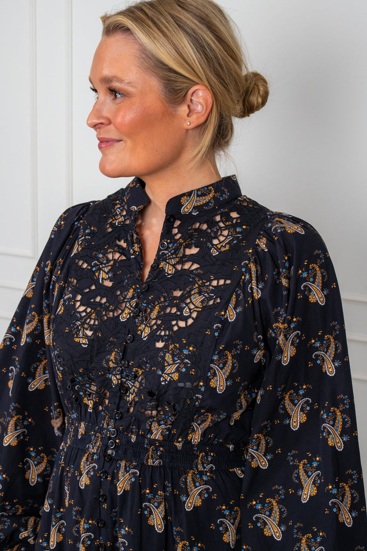 Poplin Smocking Dress Midnight Paisley | Kjoler | Smuk - Dameklær på nett