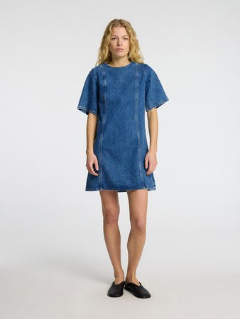 Rie 2/4 Short Dress Medium Blue Denim | Kjoler | Smuk - Dameklær på nett